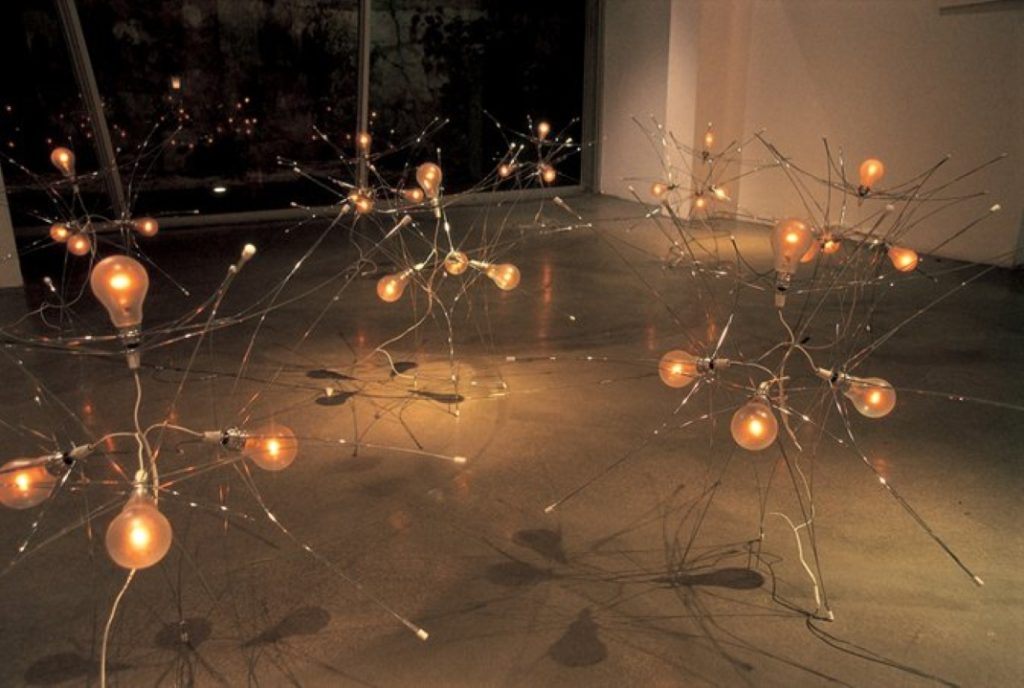 רביב ליפשיץ, מחווה למעצב אנונימי, 2000 | צילום: יאיר מדינה