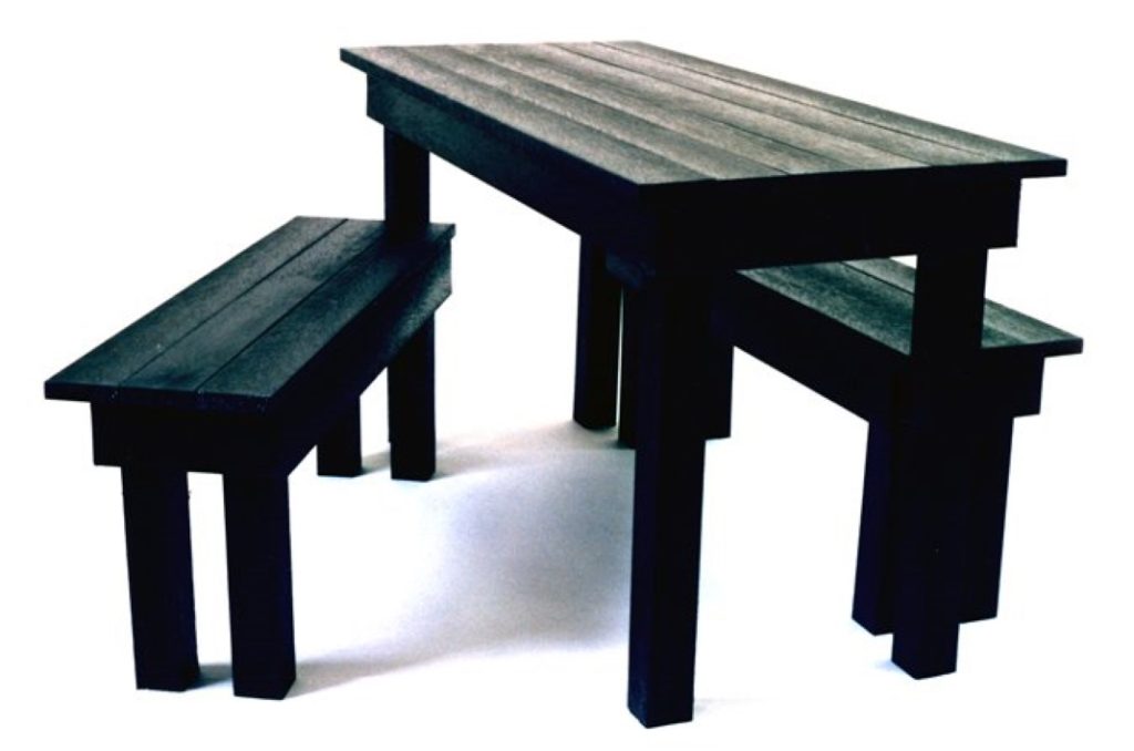 אינקה האנס, מערכת שולחן בירה, מתוך הסדרה: ריהוט רגיל, 1998 