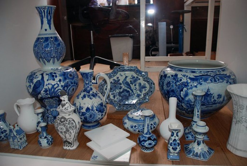Blue Delft Porcelain | photo: Michal Benzvi-Spiegel