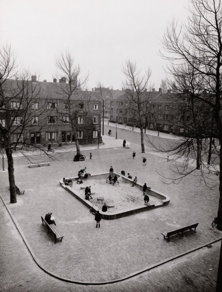 אלדו ואן אייק, מגרש משחקים ברטלמנפליין, 1947, אמסטרדם