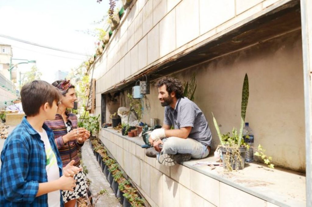 [A workshop for building unique planters from recycled wood]