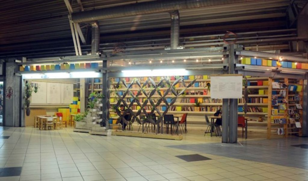 [A library in Tel-Aviv's Central Bus Station as part of the exhibition initiated by the Collective | Photograph: Avigail Roubini]