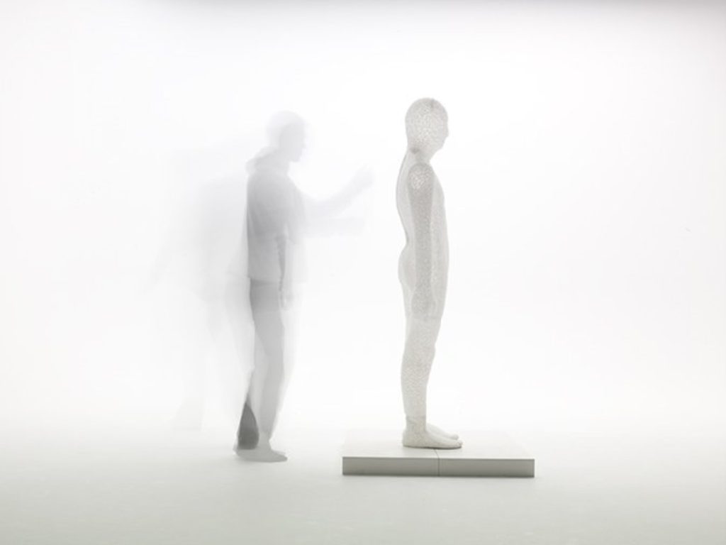 יאסוהירו סוזוקי, ישות סיבית - מדחס אוויר המותקן בתוך גוף הפסל גורם לפני השטח שלו לנוע כאילו הוא נושם
